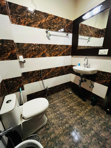 Bathroom 5, KS PAYING GUEST HOUSE, Chandauli