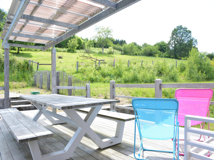 Others 3, Villa with hottub in calm area, Namur