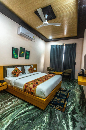 Bedroom 2, Hotel Kirti Plaza, Chittaurgarh