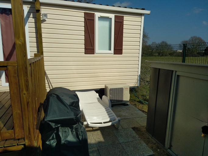 Others 5, Simplistic Mobile Home in Saint-Jean-de-Monts with Sauna, Vendée