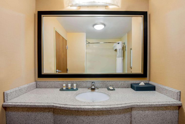 Bathroom 4, La Quinta Inn & Suites Bel Air/I-95 Exit 77A, Harford