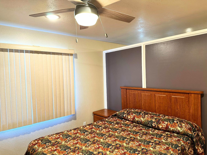 Others 5, Westerner Motel, Dawes