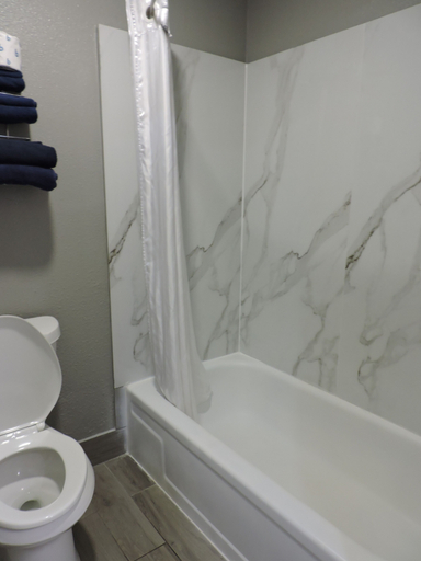 Bathroom 5, Coachman's Inn & Suites, Scott