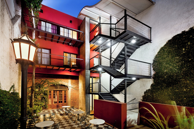 Exterior & Views
