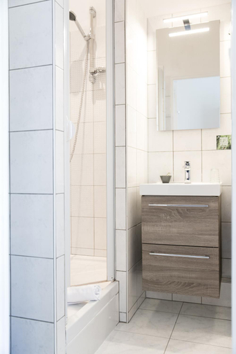 Bathroom 3, Logis Auberge De L'ombree, Maine-et-Loire