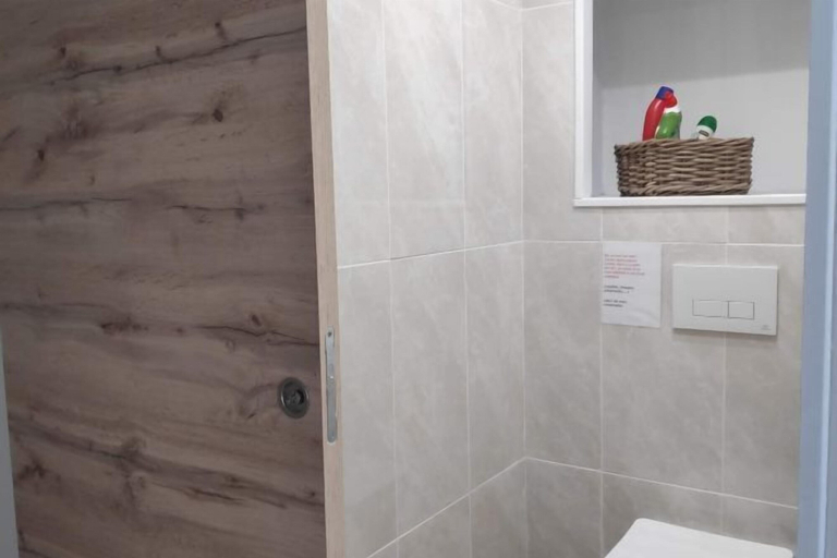 Bathroom 5, Villa les Carlets, Vaucluse