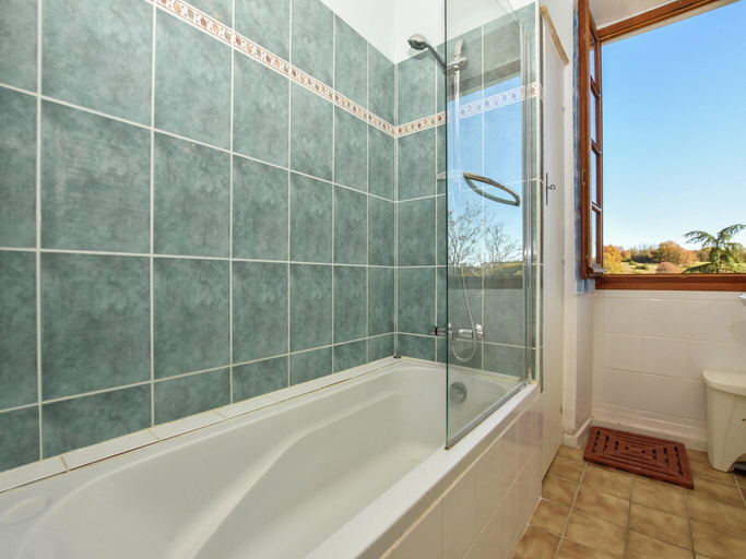Bathroom 2, Charming Stay in Montfaucon, Lot