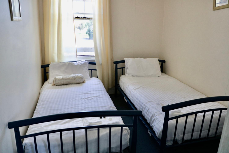 Bedroom 2, Lachlan Hotel, Central Highlands