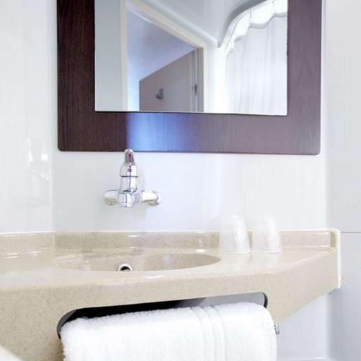 Bathroom 5, Premiere Classe Valenciennes Sud - Rouvignies, Nord