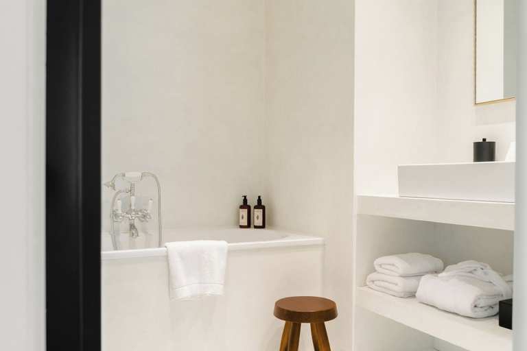 Bathroom 5, Les Hauts de Sancerre, Cher