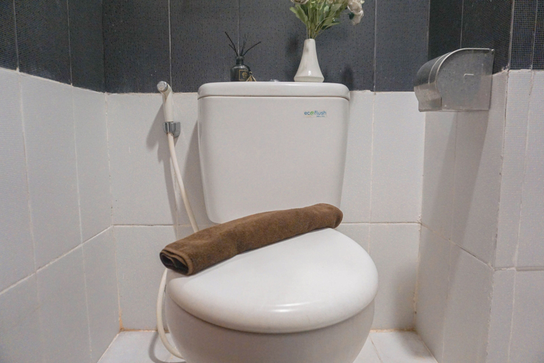 Bathroom 3, Well Furnished Studio Apartment Cinere Bellevue Suites, Depok