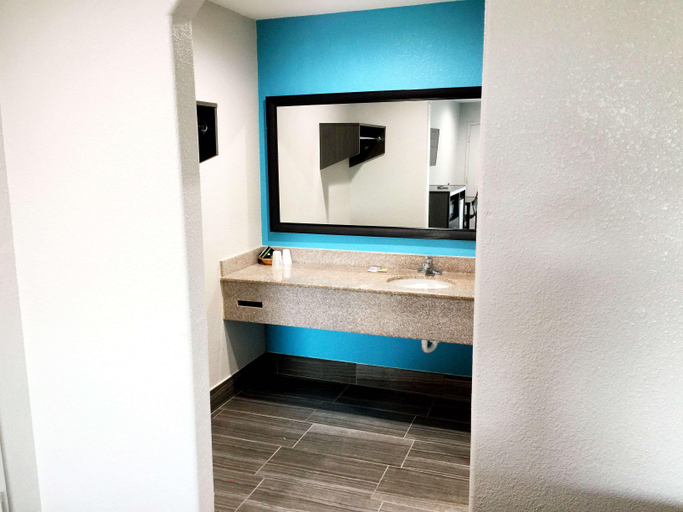 Bathroom 4, Americas Best Value Inn & Suites Mont Belvieu Houston, Chambers