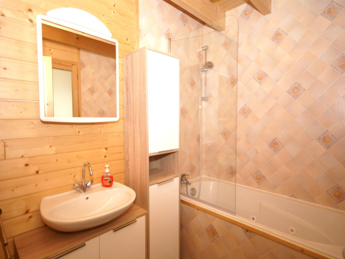 Others 2, Chalet du Lac - Nature Escape, Cantal