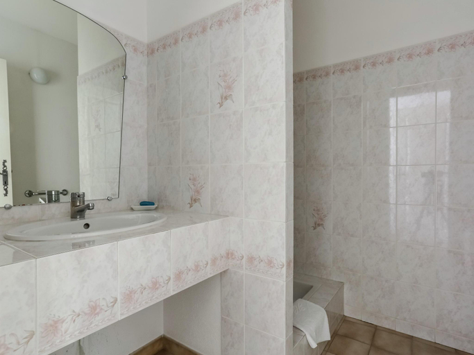 Bathroom 2, Holiday Home in Bormes with Private Pool, Var