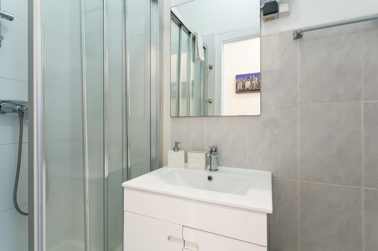 Bathroom 5, Divine House of Graça, Lisbon