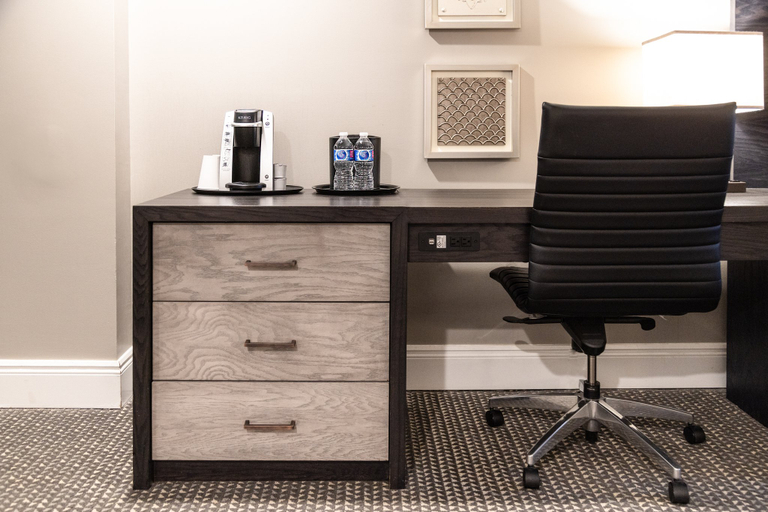 Crowne Plaza Fredericton-Lord Beaverbrook by IHG Room Type - Premium King Room