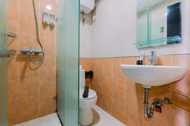 Bathroom 2, Good Deal And Restful Studio Tamansari Sudirman Apartment, Jakarta Selatan