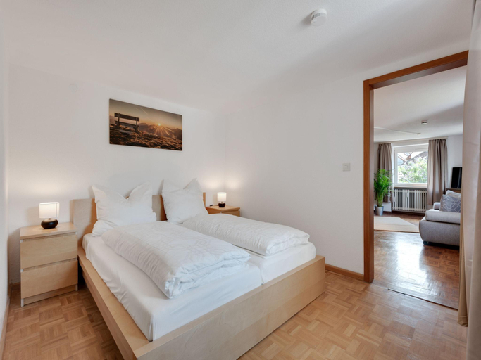 Bedroom 2, Flucht in Malsburg-Marzell, Lörrach