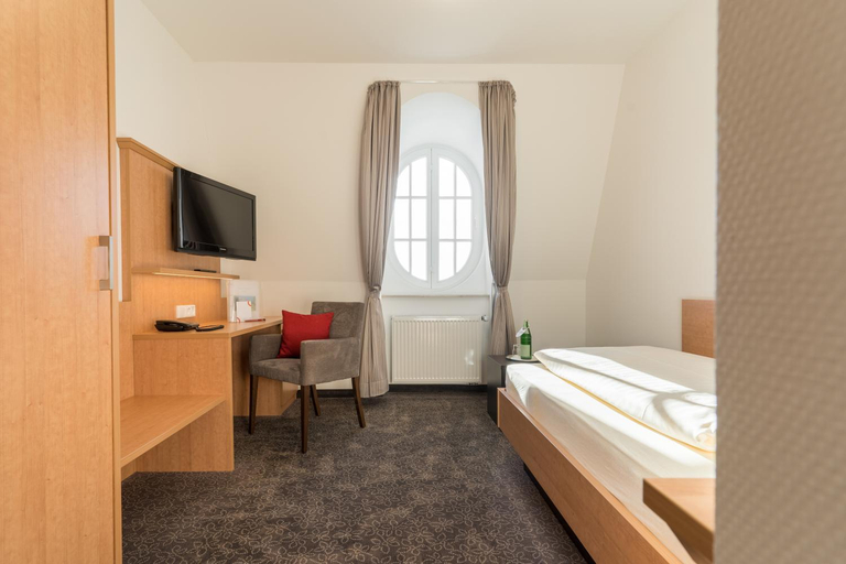 Bedroom 2, Hotel Villa Durkopp, Lippe