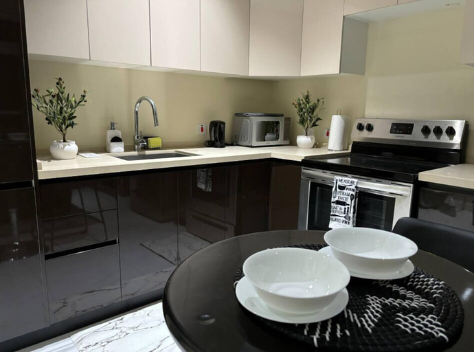 Others 4, Stylish 1-Bed Condo with Views in Harloe