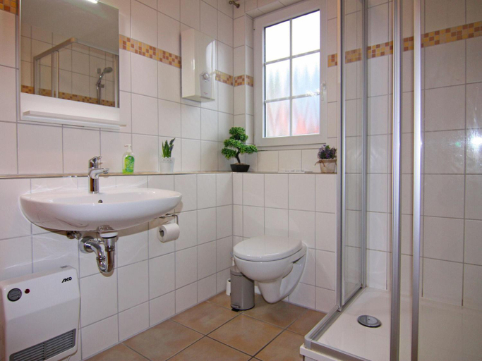 Bathroom 3, Doppelhaushalfte Bernsteinhaus I, Trassenheide, Vorpommern-Greifswald
