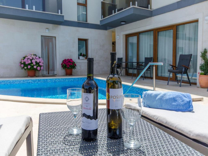 Sport & Beauty 2, Villa LA-Two Bedroom Apartment with Terrace, Marina