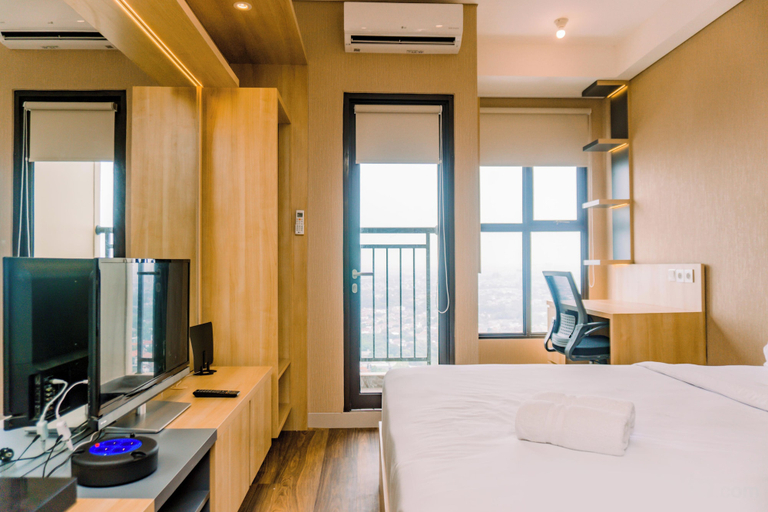 Bedroom 4, Comfort And High Floor Studio Room At Transpark Bintaro Apartment, South Tangerang
