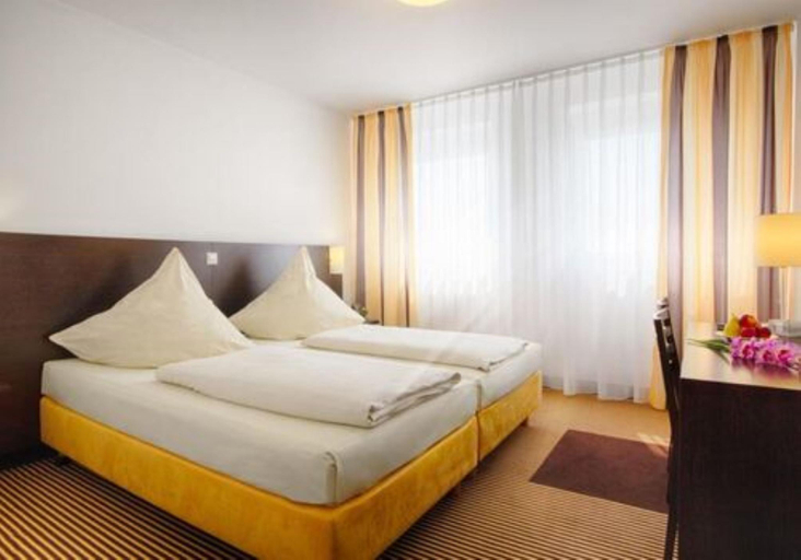 Bedroom 2, iQ-Hotel, Alb-Donau-Kreis