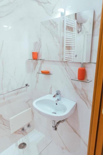 Bathroom, Relais CuoreNapoletano, Napoli