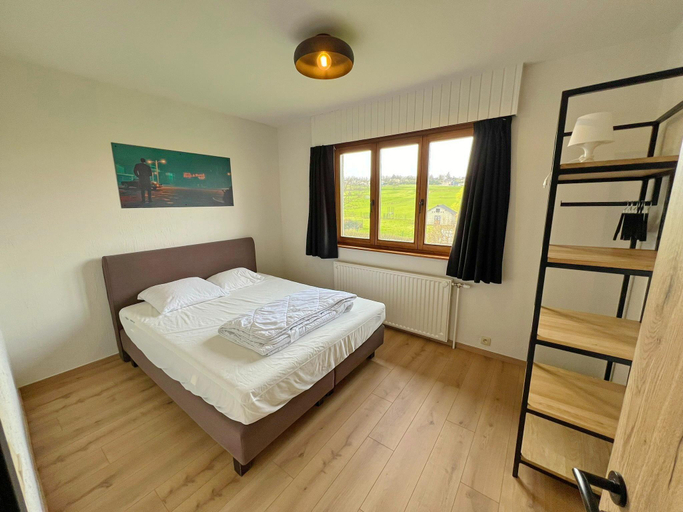 Bedroom 2, House in Noiseux with Bubble Bath Garden, Namur