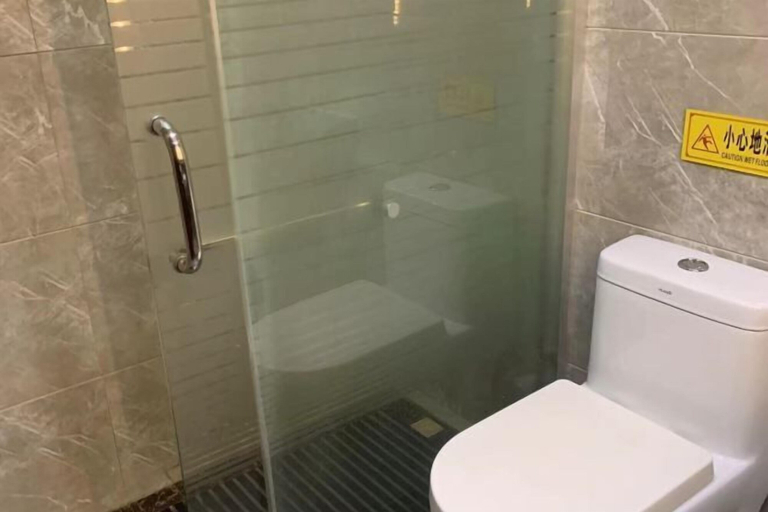 Bathroom 4, Wentinghu Hotel, Heze