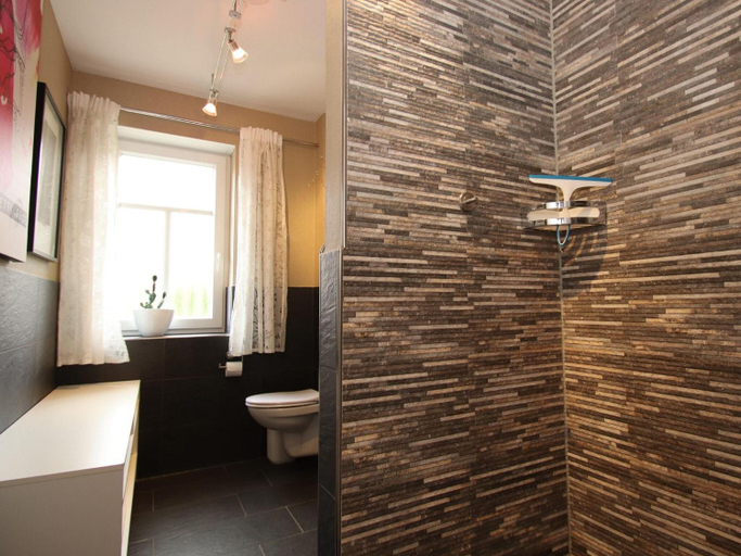 Bathroom 2, Ferienwohnung in Dornumersiel fur 6 Personen, Aurich