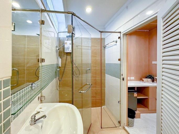 Bathroom 5, Thrive Hotel, Wattana