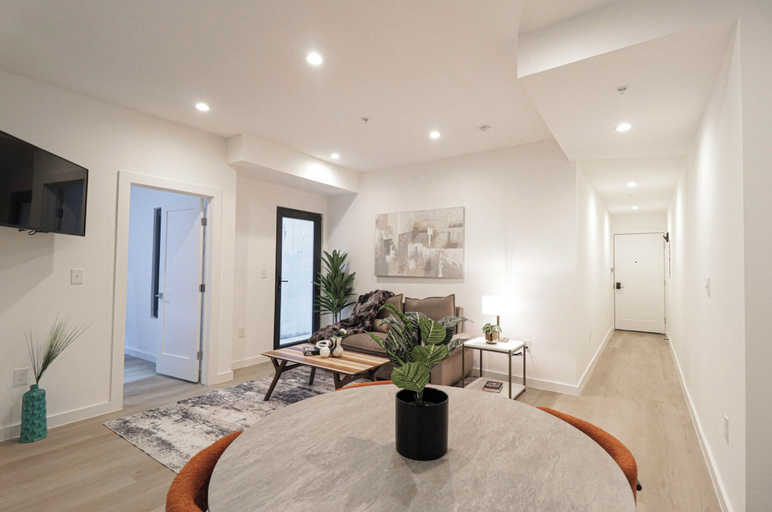 Others 5, Unit 3 One BR With Queen Sofa and Bed, Washington D.C.