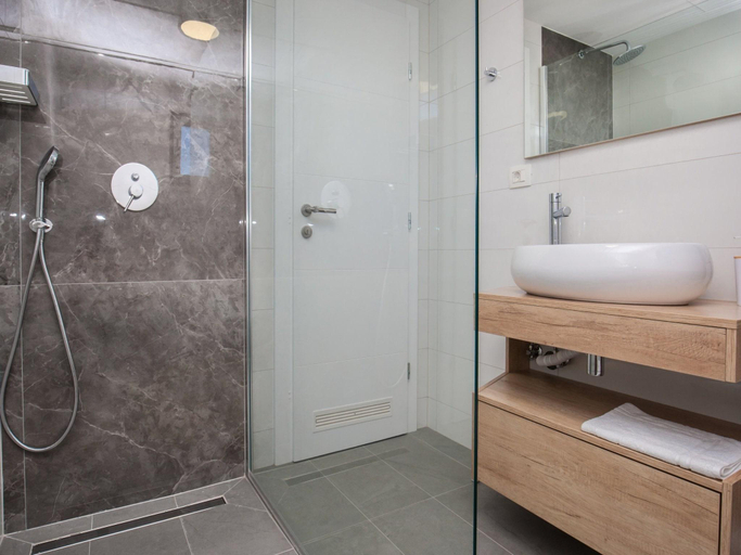 Bathroom 2, Apartments Dva Galeba - One Bedroom Apartment with Terrace 102, Bol