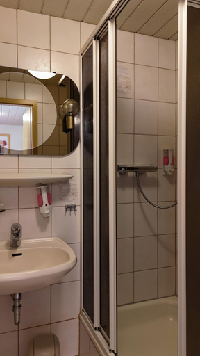 Bathroom 4, Hotel Strand-Cafe, Neuwied
