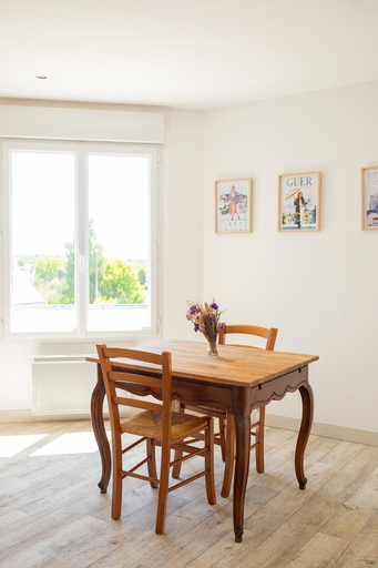 Others 5, Appartement cosy - Guer-Coëtquidan, Morbihan