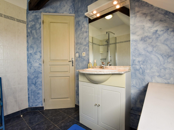 Bathroom 2, Cozy Garden Villa in Bonnemain, Ille-et-Vilaine