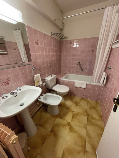 Bathroom 4, Chateau d Artigues en Provence, Var