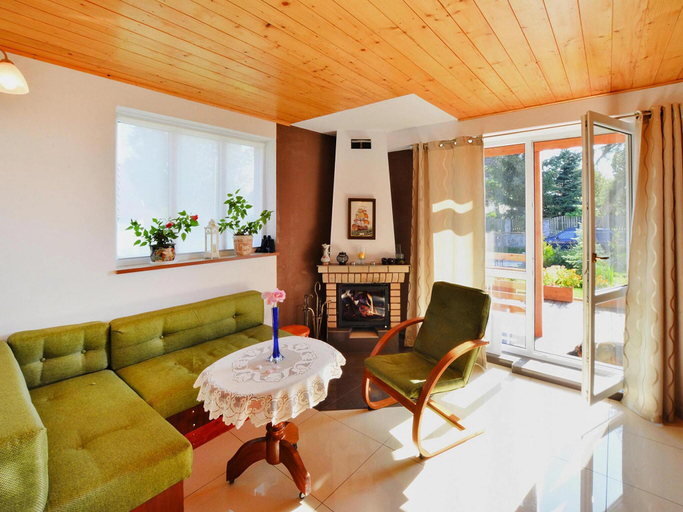 Others 4, Lakeside holiday home, private garden, Szczecinek