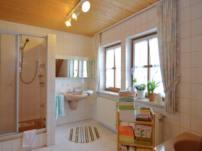 Bathroom 3, Ferienwohnung in Bernhardsberg nahe Skipisten, Freyung-Grafenau