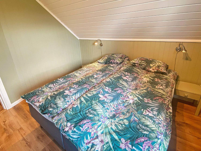 Bedroom 2, person holiday home in EYDEHAVN, Arendal
