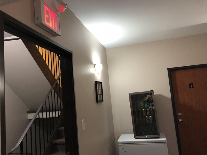 Public Area 3, Budget Lodge, Division No. 11