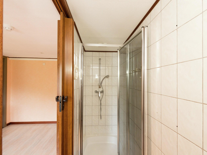 Bathroom 5, Stay with Pool, Malmedy, Liège