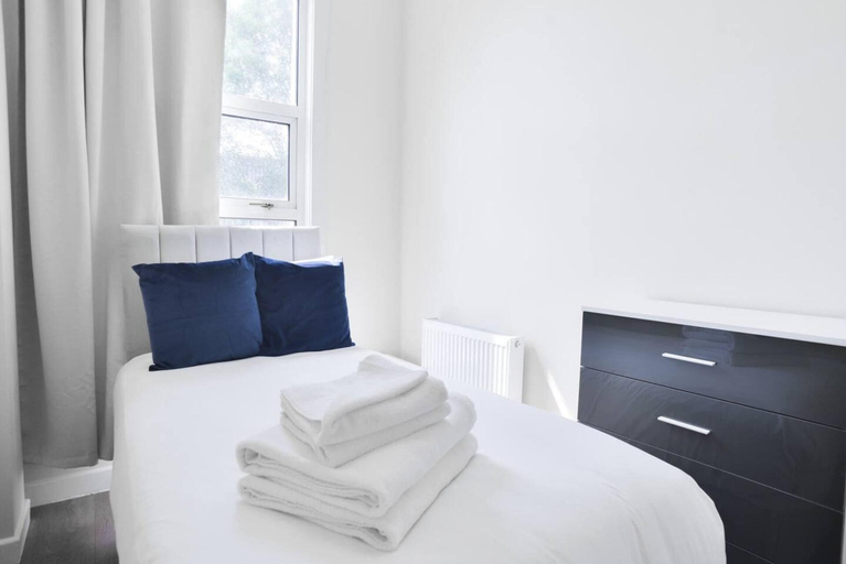 Room 4, Elegant Studio In Euston, London