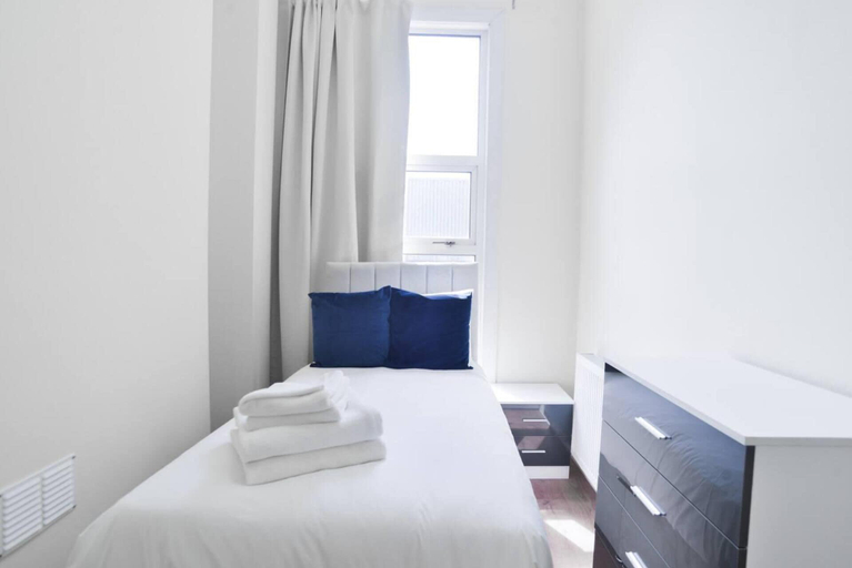 Room 2, Elegant Studio In Euston, London