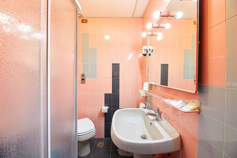 Bathroom 4, Hotel Clorinda, Salerno