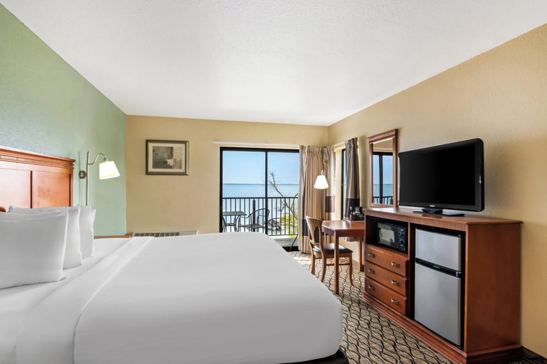 Bedroom 4, Beachfront Hotel, Roscommon