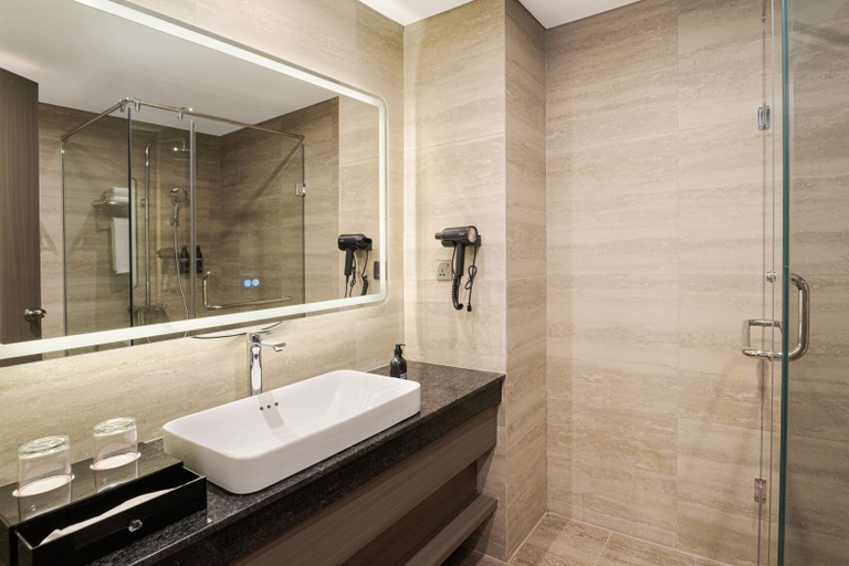 Bathroom 5, HARRIS Hotel & Suites Nagoya Batam, Batam