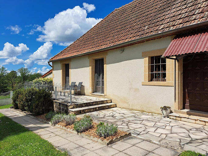 Others 4, Comfortable holiday home with spacious garden, Allier